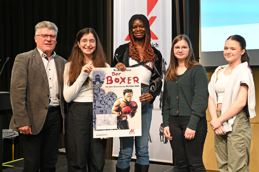 Akademisches Gymnasium Linz mit AK-Vizepräsident Josef Madlmayr