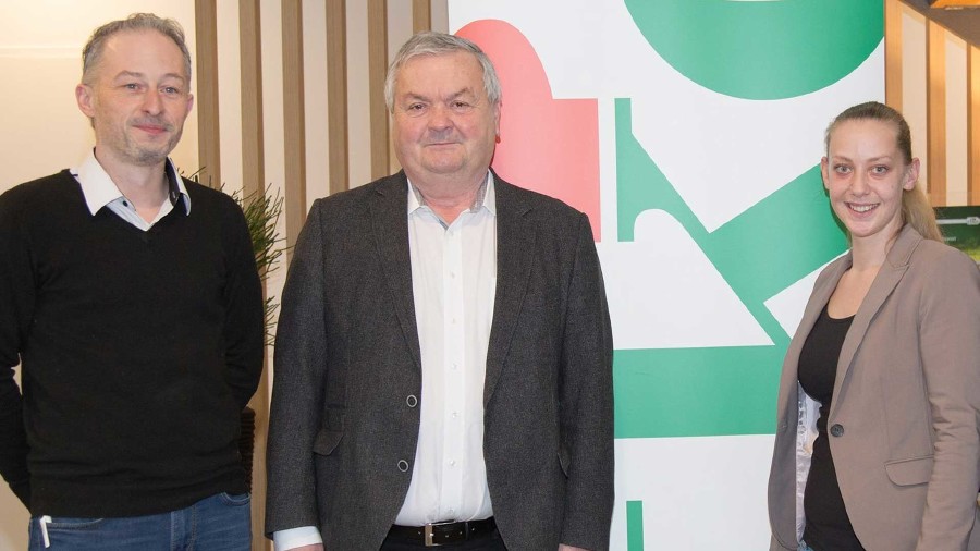 AK-Präsident Dr. Johann Kalliauer (Bildmitte) mit Stefan Roiter und Christina Mayer © AK Oberösterreich AK-Präsident Dr. Johann Kalliauer (Bildmitte) mit Stefan Roiter und Christina Mayer © AK Oberösterreich