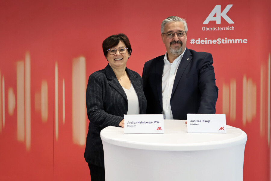 Andrea Heimberger, MSc (AK-Direktorin) und Andreas Stangl (AK-Präsident)