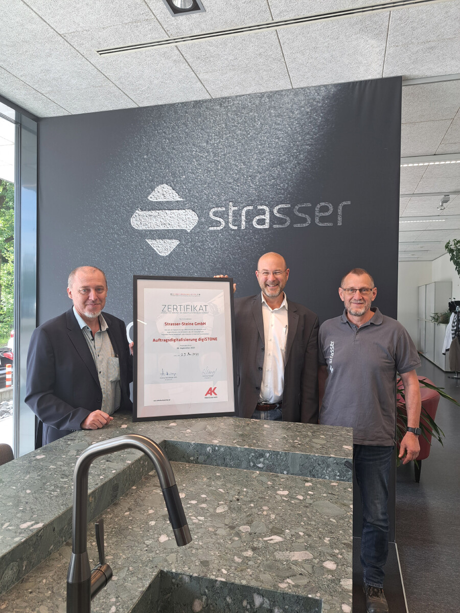 Zertifikat-Übergabe an Strasser-Steine GmbH
