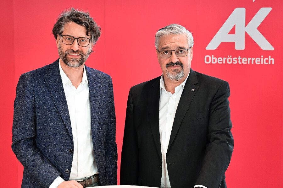 Univ. Prof. Dr. Uli Meyer (Institut f&uuml;r Soziologie an der JKU Linz) und Andreas Stangl (Pr&auml;sident der AK Ober&ouml;sterreich)