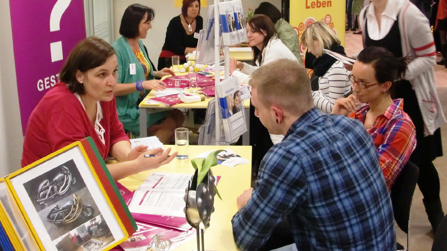Vier Stunden volles Programm: Das bietet die Messe „Weiter mit Bildung“ am 31. Jänner in der AK Linz. © -, Arbeiterkammer Oberösterreich Marktplatz auf der Bildungsmesse © -, Arbeiterkammer Oberösterreich