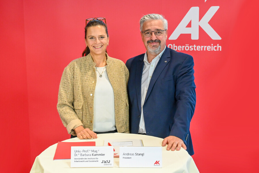 Univ.-Prof.in Mag.a Dr.in Barbara Kammler (Vorst&auml;ndin des Instituts f&uuml;r Arbeitsrecht und Sozialrecht) und Andreas Stangl (AK-Pr&auml;sident)