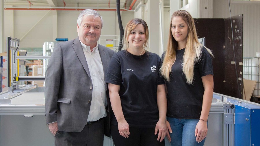 AK-Präsident Dr. Johann Kalliauer mit Tanja Griesbauer und Silvana Banac (von links) © AK Oberösterreich AK-Präsident Dr. Johann Kalliauer mit Tanja Griesbauer und Silvana Banac (von links) © AK Oberösterreich
