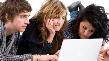Teenager surfen im Internet © Chlorophylle, Fotolia