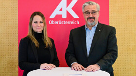 Mag Tanja Fe&szlig;l (AK-Bezirksstellenleiterin Grieskirchen) und Andreas Stangl (AK-Pr&auml;sident)