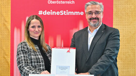 Mag. Tanja Feßl (Leiterin der AK-Bezirksstelle Grieskirchen) und Andreas Stangl (AK-Präsident)