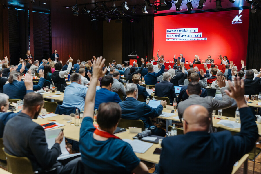 Abstimmung im Rahmen der AK-Vollversammlung in der AK Linz
