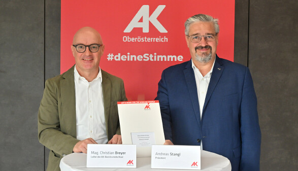 Mag. Christian Breyer (AK-Bezirksstellenleiter Ried) und Andreas Stangl (AK-Präsident)