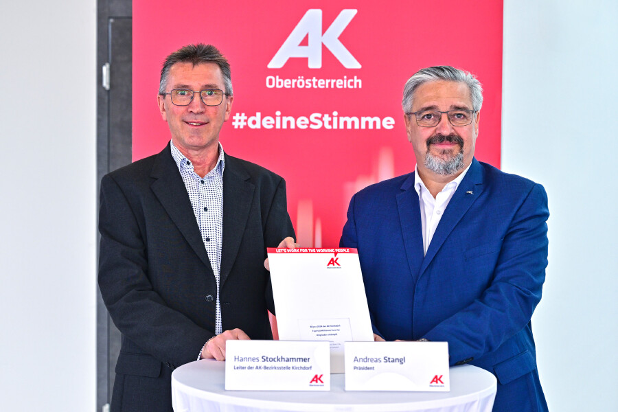 Hannes Stockhammer (Leiter der AK-Bezirksstelle Kirchdorf) und Andreas Stangl (AK-Präsident)