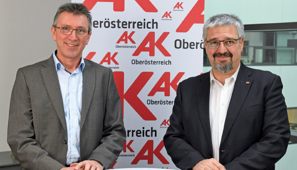 v.l.n.r. AK-Bezirksstellenleiter Hannes Stockhammer und AK-Präsident Andreas Stangl © Wolfgang Spitzbart, Arbeiterkammer Oberösterreich