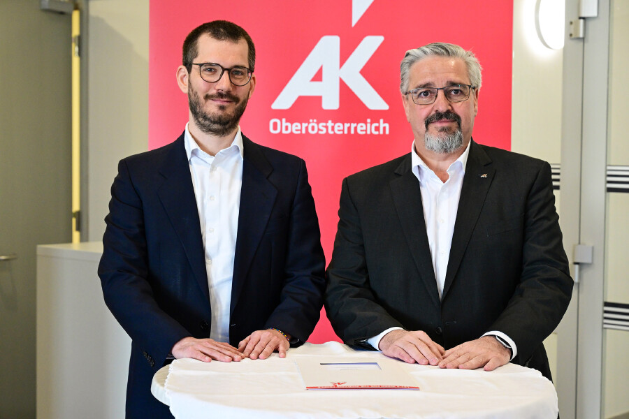 Mag. Thomas J&auml;ger (Leiter der AK-Bezirksstelle Rohrbach) und Andreas Stangl (AK-Pr&auml;sident)