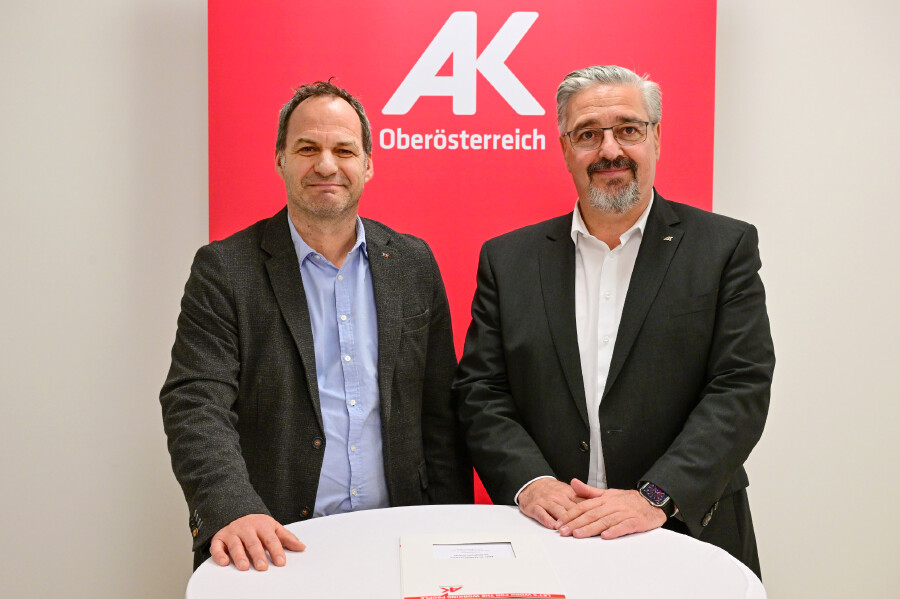 Mag. Klaus Kirchberger (AK-Bezirksstellenleiter Wels) und Andreas Stangl (AK-Pr&auml;sident)
