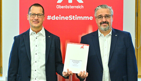 Dr. Martin Gamsjäger (Leiter der AK-Bezirksstelle Gmunden) und Andreas Stangl (AK-Präsident)