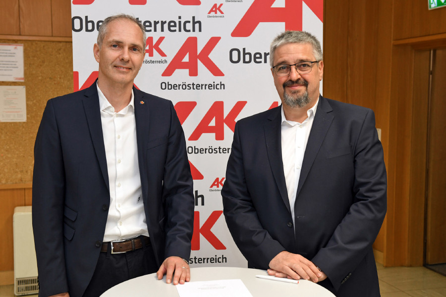 Mag. Wolgang Schwarz (AK-Bezirksstellenleiter Schärding) und Andreas Stangl (Präsident der AK Oberösterreich) © Wolfgang Spitzbart, AK OÖ