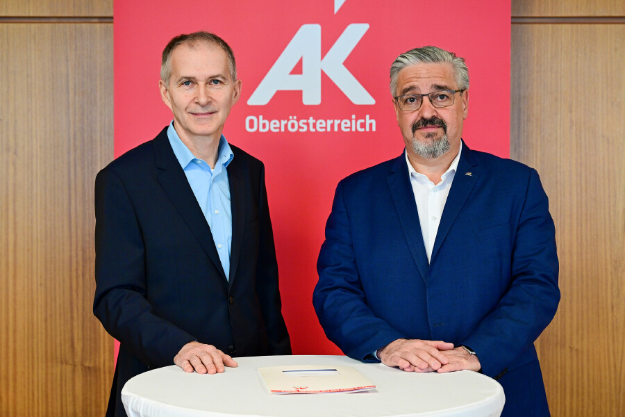 Dr. Kurt Punzenberger (AK-Bezirksstellenleiter Perg) und Andreas Stangl (Pr&auml;sident der AK Ober&ouml;sterreich)