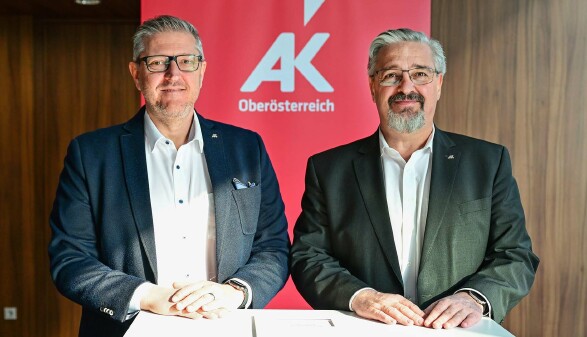 Bruno Kamraner (AK-Bezirksstellenleiter Linz-Land) und Andreas Stangl (AK-Pr&auml;sident)