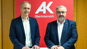 Mag. Wolfgang Schwarz (AK-Bezirksstellenleiter Sch&auml;rding) und Andreas Stangl (Pr&auml;sident der AK Ober&ouml;sterreich)