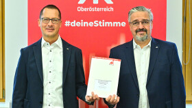 Dr. Martin Gamsjäger (Leiter der AK-Bezirksstelle Gmunden) und Andreas Stangl (AK-Präsident)