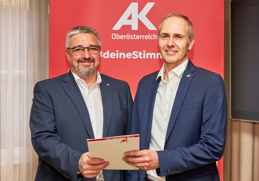 v.l.n.r. AK-Präsident Andreas Stangl und AK-Bezirksstellenleiter Mag. Wolfgang Schwarz