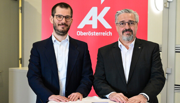 Mag. Thomas J&auml;ger (Leiter der AK-Bezirksstelle Rohrbach) und Andreas Stangl (AK-Pr&auml;sident)