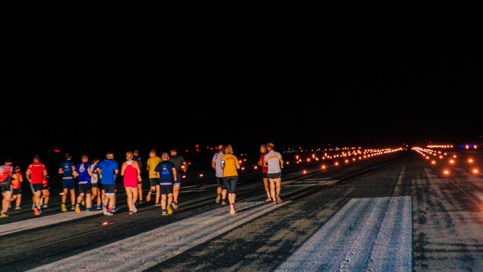 Läufer/-innen beim Linz Airport Night Run © Jasmina Kusur, www.cityfoto.at Läufer/-innen beim Linz Airport Night Run © Jasmina Kusur, www.cityfoto.at
