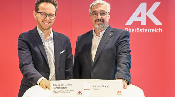 Dennis Tamesberger (Abteilung Wirtschafts-, Gesellschafts- und Gleichstellungspolitik) und Andreas Stangl (AK Pr&auml;sident)