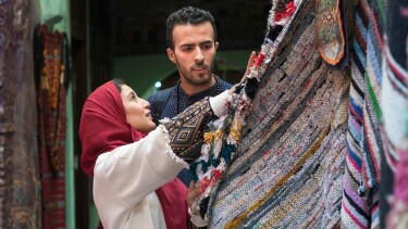 Teppich wird auf einem Markt verkauft.