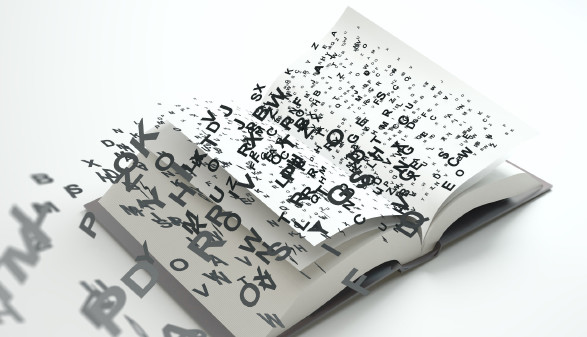 Aufgeschlagenes Buch © Mopic, Fotolia Aufgeschlagenes Buch aus dem Buchstaben strömen © Mopic, Fotolia
