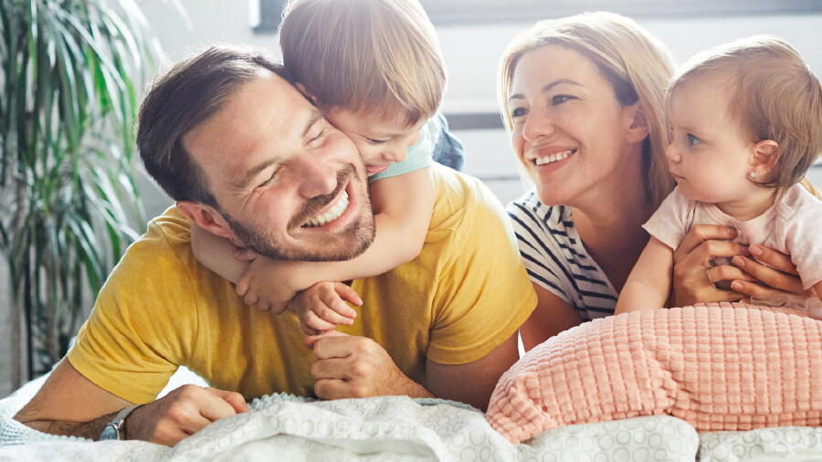 Familie eng beisammen 