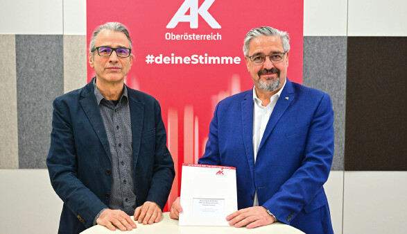 Dr. Werner Wagnest (AK-Bezirksstellenleiter Eferding) und Andreas Stangl (AK-Präsident)