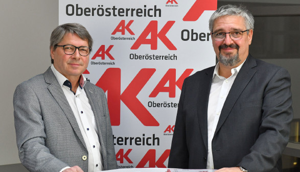 AK-Bezirksstellenleiter Siegfried Wambacher und AK-Präsident Andreas Stangl © Wolfgang Spitzbart, Arbeiterkammer Oberösterreich