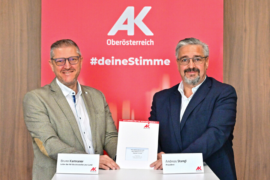 Bruno Kamraner (Leiter der AK-Bezirksstelle Linz-Land) und Andreas Stangl (AK-Präsident)