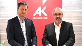 Mag. Michael Weidinger (Leiter der AK-Bezirksstelle V&ouml;cklabruck) und Andreas Stangl (AK-Pr&auml;sident)