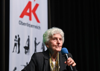 Anna Hackl (Zeitzeugin) beim Hermann-Langbein-Symposium 2024