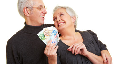 Ältere Menschen mit Geld © Robert Kneschke, Fotolia
