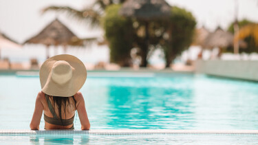 Frau im Pool