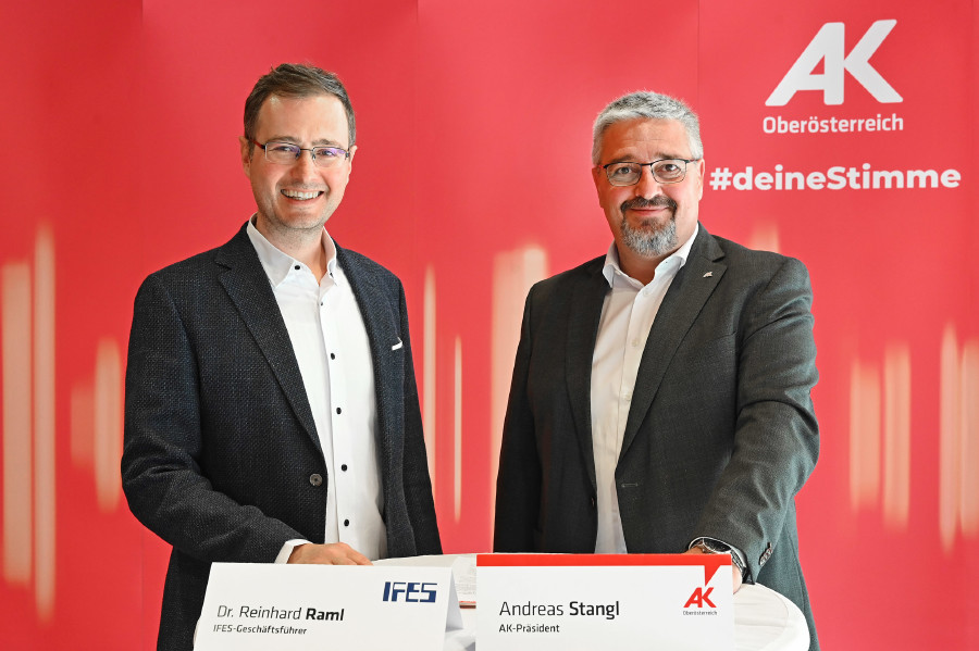 v.l.n.r. Dr. Reinhard Raml, Geschäftsführer IFES, und Andreas Stangl, AK-Präsident