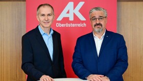 Dr. Kurt Punzenberger (AK-Bezirksstellenleiter Perg) und Andreas Stangl (Pr&auml;sident der AK Ober&ouml;sterreich)