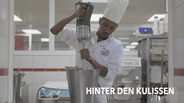 "Hinter den Kulissen"