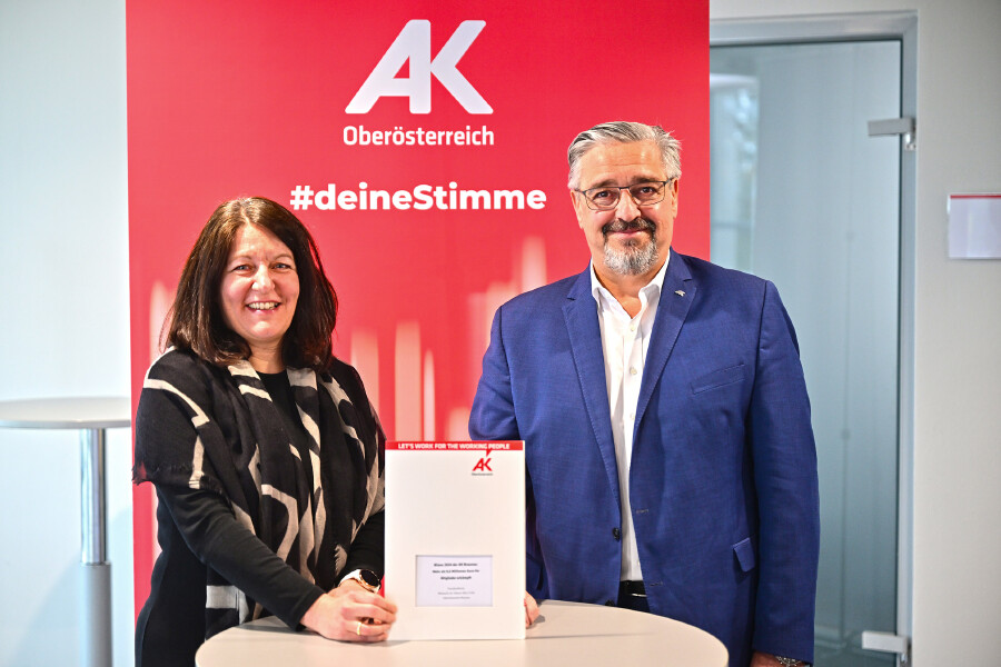 Mag. Angela Senzenberger (Leiterin der AK-Bezirksstelle Braunau) und Andreas Stangl (AK-Präsident)