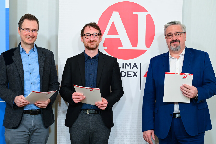 Reinhard Raml (Geschäftsführer IFES), Daniel Schönherr (Projektleiter FORESIGHT) und Andreas Stangl (AK-Präsident)