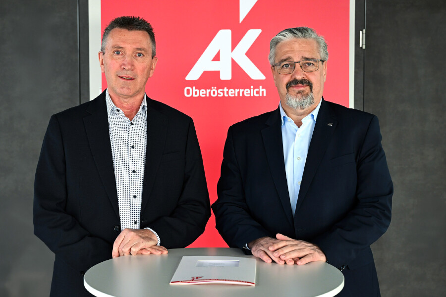 Hannes Stockhammer (Leiter der AK-Bezirksstelle Kirchdorf) und Andreas Stangl (AK-Pr&auml;sident)