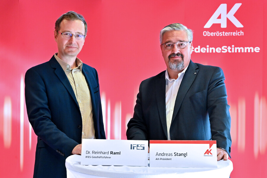 AK-Präsident Andreas Stangl (rechts) und Dr. Reinhard Raml, Geschäftsführer des IFES