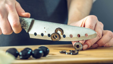 Geschnittene Oliven © Artem, adobe.stock.com