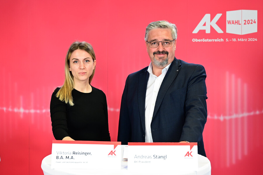 Viktoria Reisinger (Frauen- und Gleichstellungspolitik AK OÖ) und AK-Präsident Andreas Stangl 