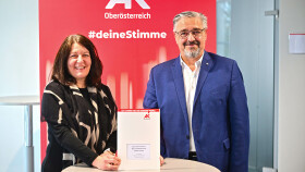 Mag. Angela Senzenberger (Leiterin der AK-Bezirksstelle Braunau) und Andreas Stangl (AK-Präsident)