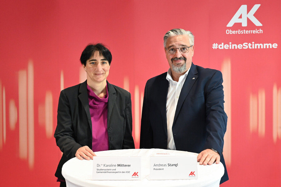 Dr. Karoline Mitterer (Studienautorin und Gemeindefinanzexpertin des KDZ) und Andreas Stangl (AK-Präsident)