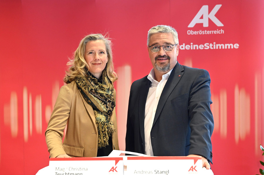 v.l.n.r. Leiterin des AK-Rechtsschutz Linz Mag.a Christina Teuchtmann und AK-Präsident Andreas Stangl