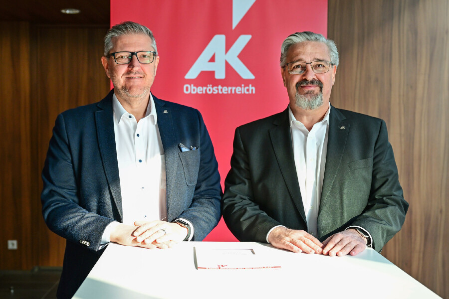 Bruno Kamraner (AK-Bezirksstellenleiter Linz-Land) und Andreas Stangl (AK-Pr&auml;sident)